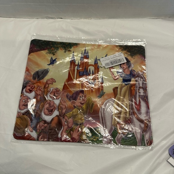 Disney Snow White And The Seven Dwarfs Mouse Pad - Picture 1 of 4